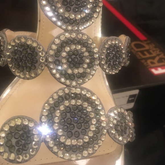 E! Live From The Red Carpet Stillettos Rhinestone and Silver Metallic Heels - Picture 5 of 7